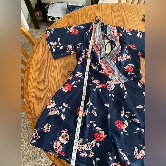 Miami Floral Romper Size Small NWT - Picture 7 of 8